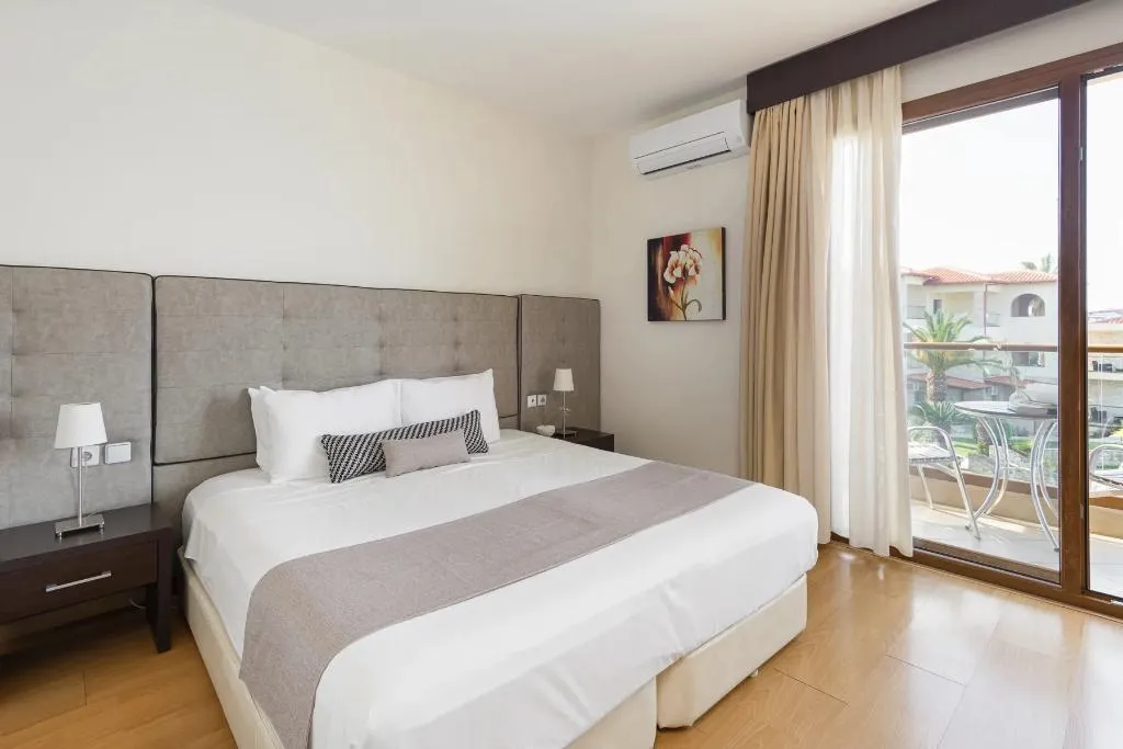 Double or Twin SIDE SEA VIEW ONE BEDROOM Room, Blue Bay Halkidiki - Adults Only, Halkidiki