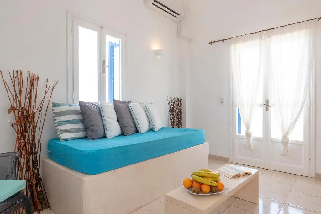 QUADRUPLE WITH JACUZZI Room, Bella Santorini, Santorini