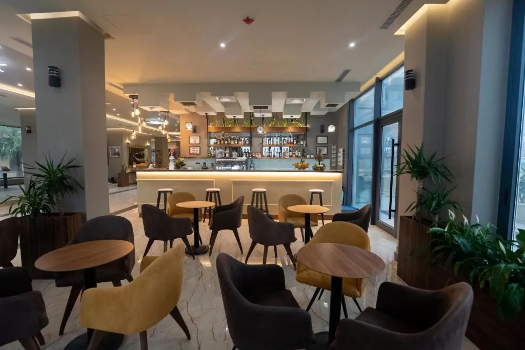 Bar, Kraal Hotel, Kavaje