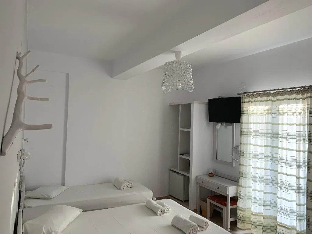 TRIPLE STANDARD Room, Aegeon, Santorini