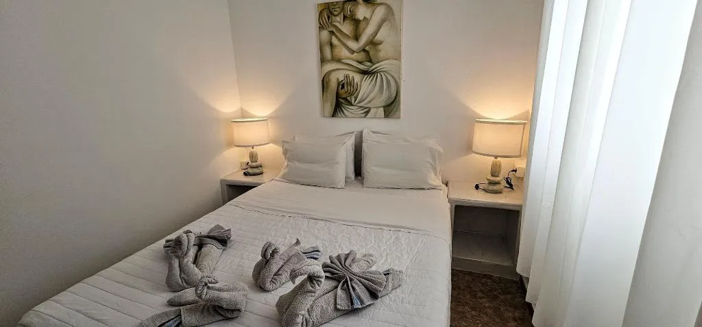 Room, Pleasure Beachside Studios, Santorini
