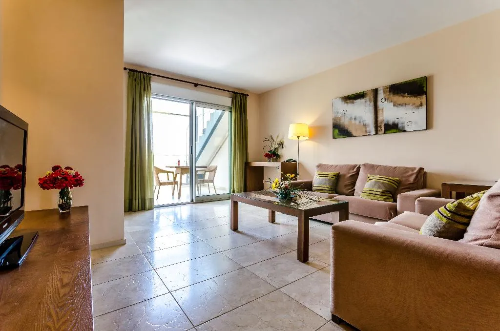 APARTMENT CAPACITY 5 THREE BEDROOM Room, El Plantio Golf Resort, Costa Blanca