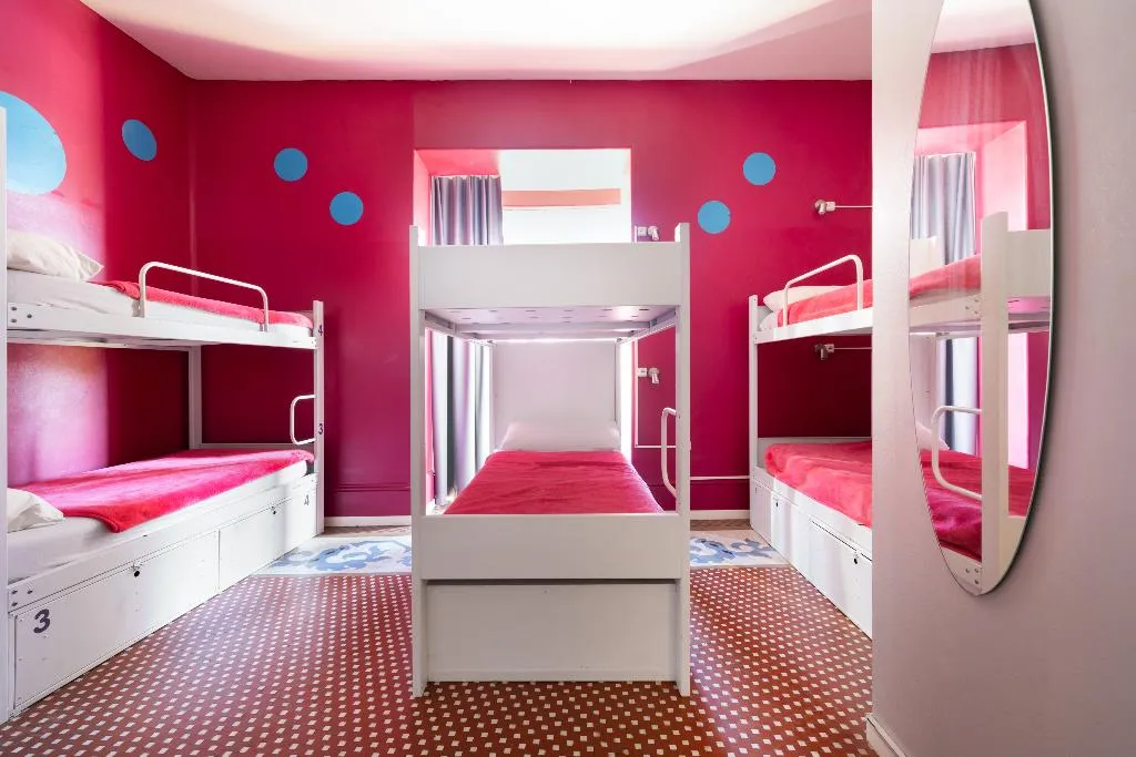 Bed in dormitory CAPACITY 8 WITH SHARED BATHROOM Room, Purple Nest, Valencia
