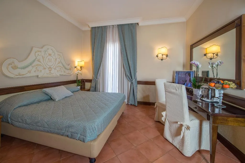 Double or Twin CLASSIC POOL VIEW Room, Michelangelo, Naples