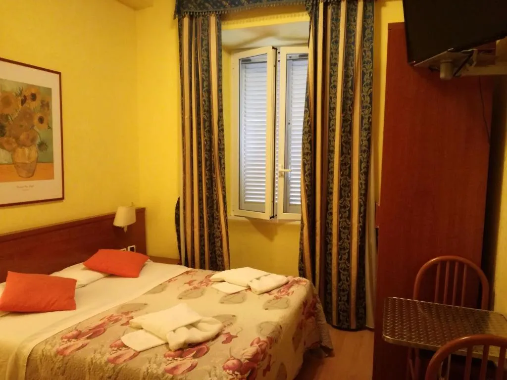 Room, La Casa Dellarte, Rome