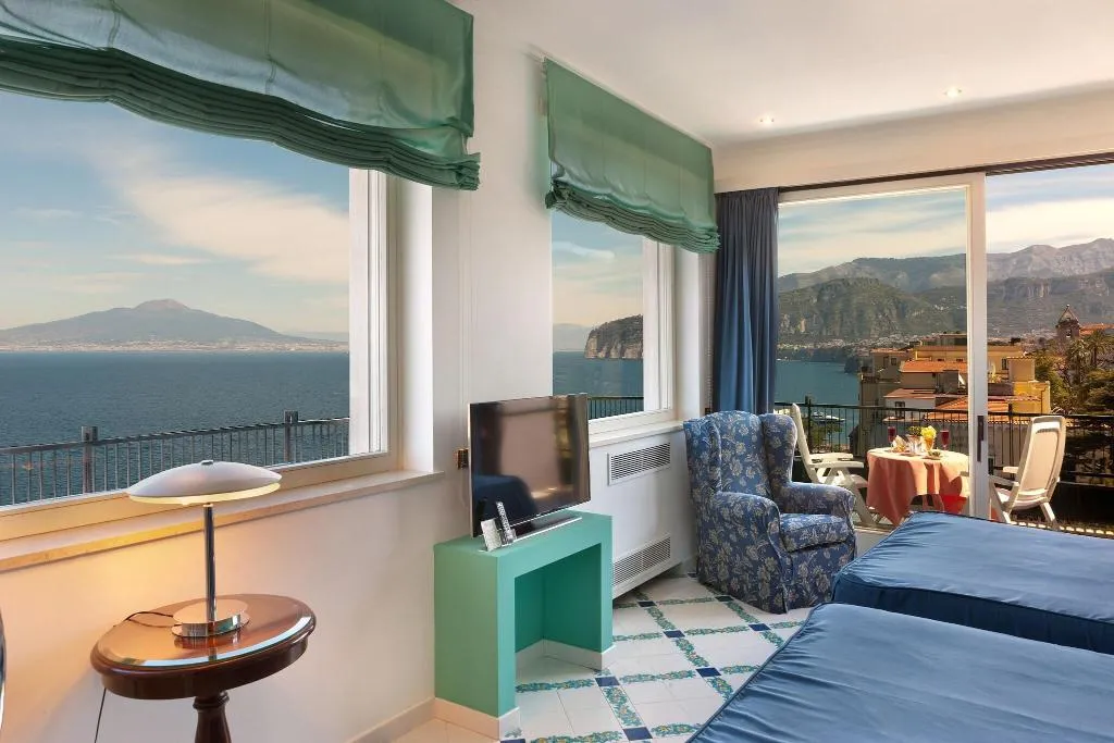 SUITE SEA VIEW Room, Continental, Naples