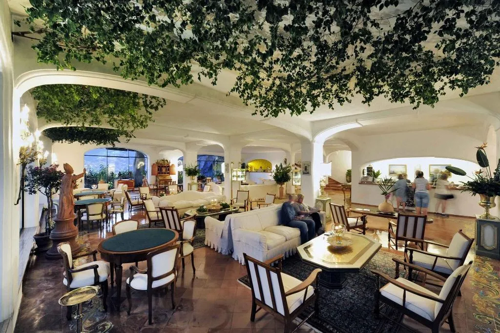 Lobby, Il San Pietro, Naples