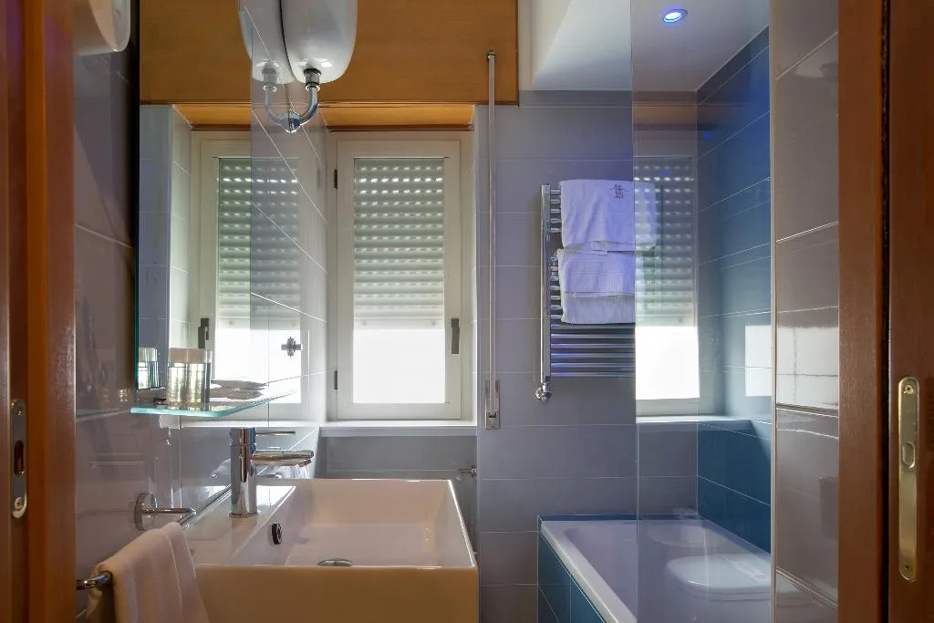 Room, American Hotel, Naples