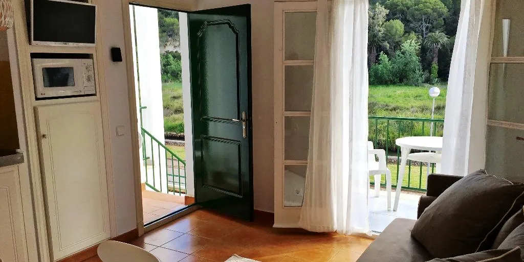Room, Desmais, Menorca