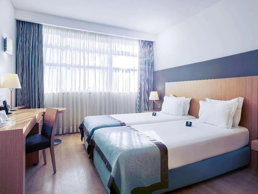 DOUBLE PREMIUM Room, Mercure Lisboa Almada Hotel, Lisbon