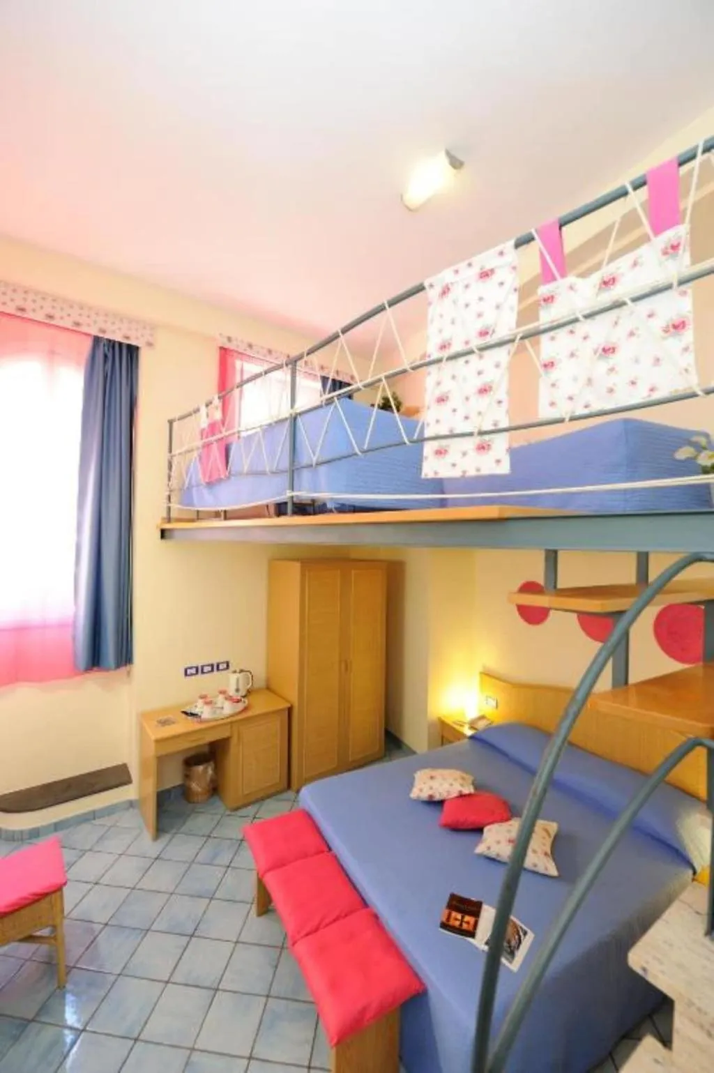 Room, Sharon House, Naples