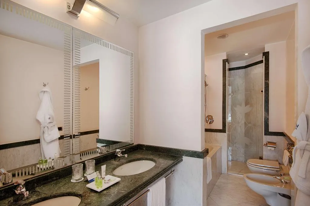 JUNIOR SUITE WITH VIEWS Room, NH Lecco Pontevecchio, Milan