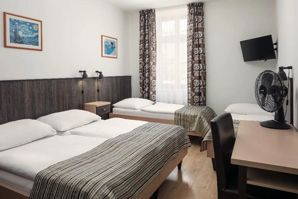 QUADRUPLE STANDARD Room, Superior Hotel, Prague