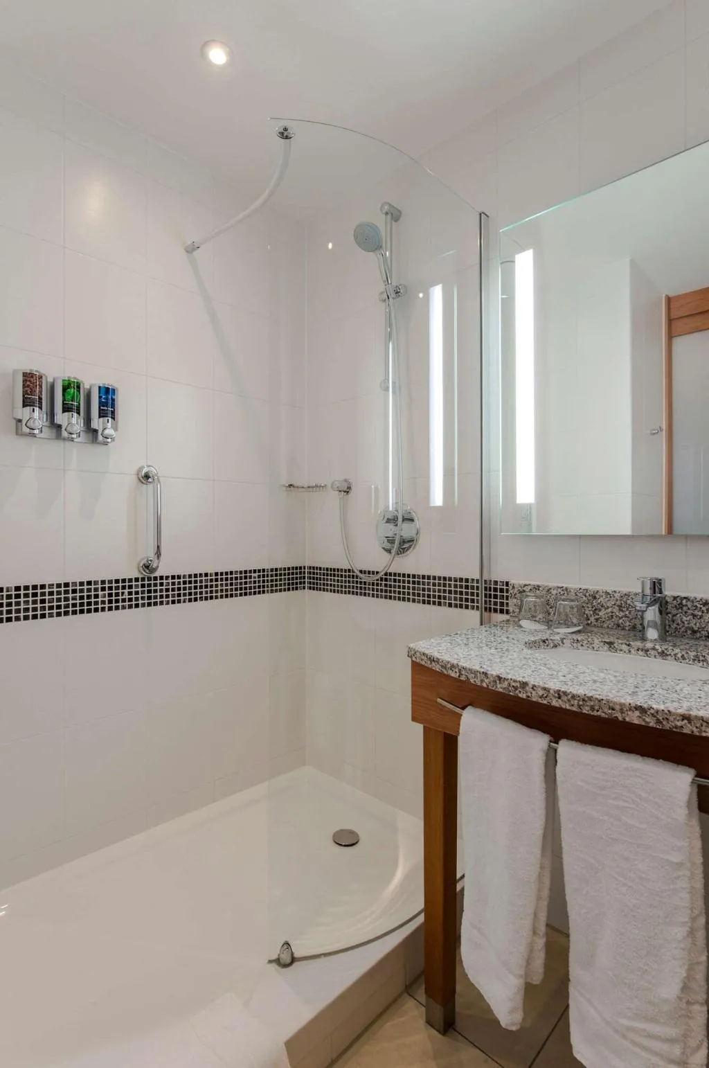 QUADRUPLE STANDARD Room, Hampton by Hilton Amsterdam / Arena Boulevard, Amsterdam
