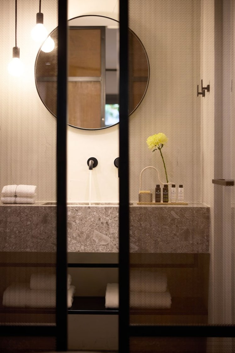 Innathens Hotel, Athens