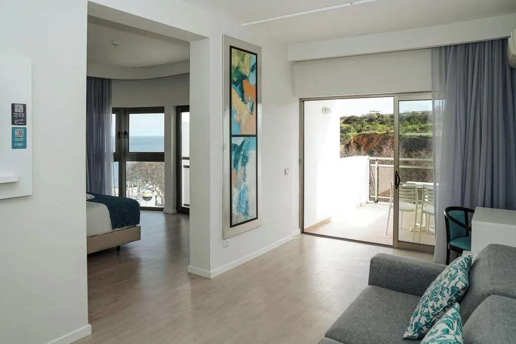 JUNIOR SUITE PARTIAL SEA VIEW Room, Carvi Beach Hotel, Algarve