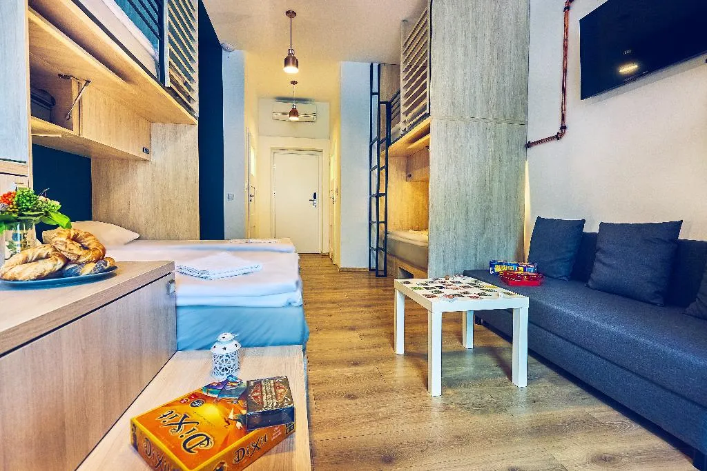 FAMILY ROOM CAPACITY 10 Room, Draggo House- Hostel, Krakow
