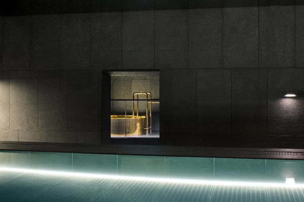 Pool, W Amsterdam, Amsterdam