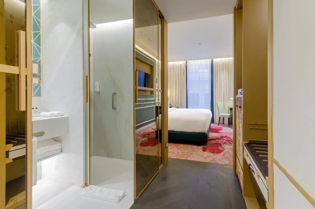 TWIN DELUXE Room, The Emerald House Lisbon, Curio Collection by Hilt, Lisbon