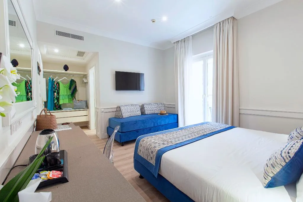 Double or Twin DELUXE WITH BALCONY Room, Michelangelo, Naples