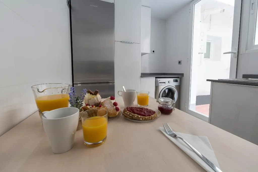 APARTMENT THREE BEDROOMS Room, HQ Rooms San Vicente, Valencia