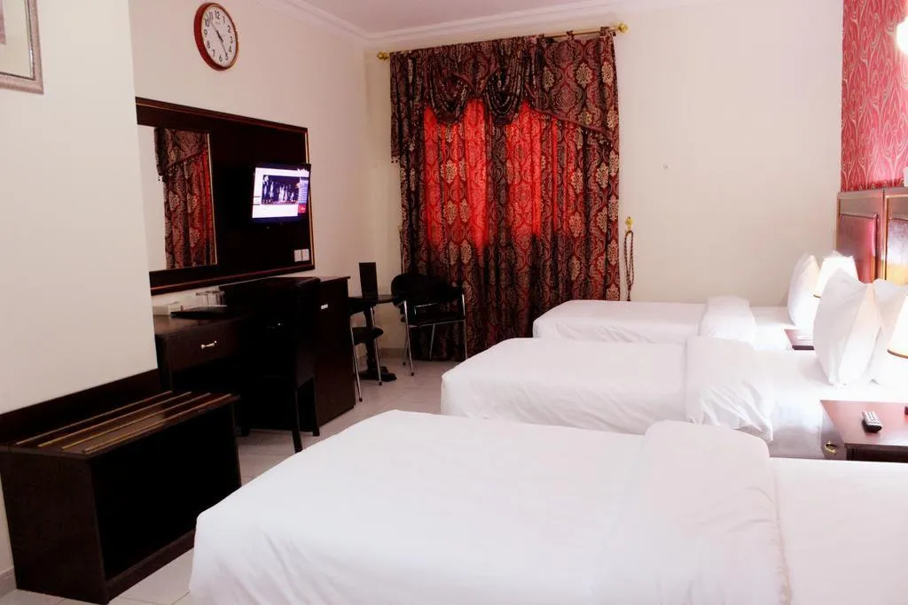 TRIPLE STANDARD Room, Montreal Naif Hotel, Dubai