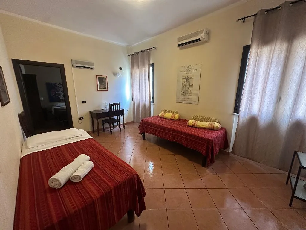 FAMILY ROOM STANDARD Room, Art Lincoln, Palermo