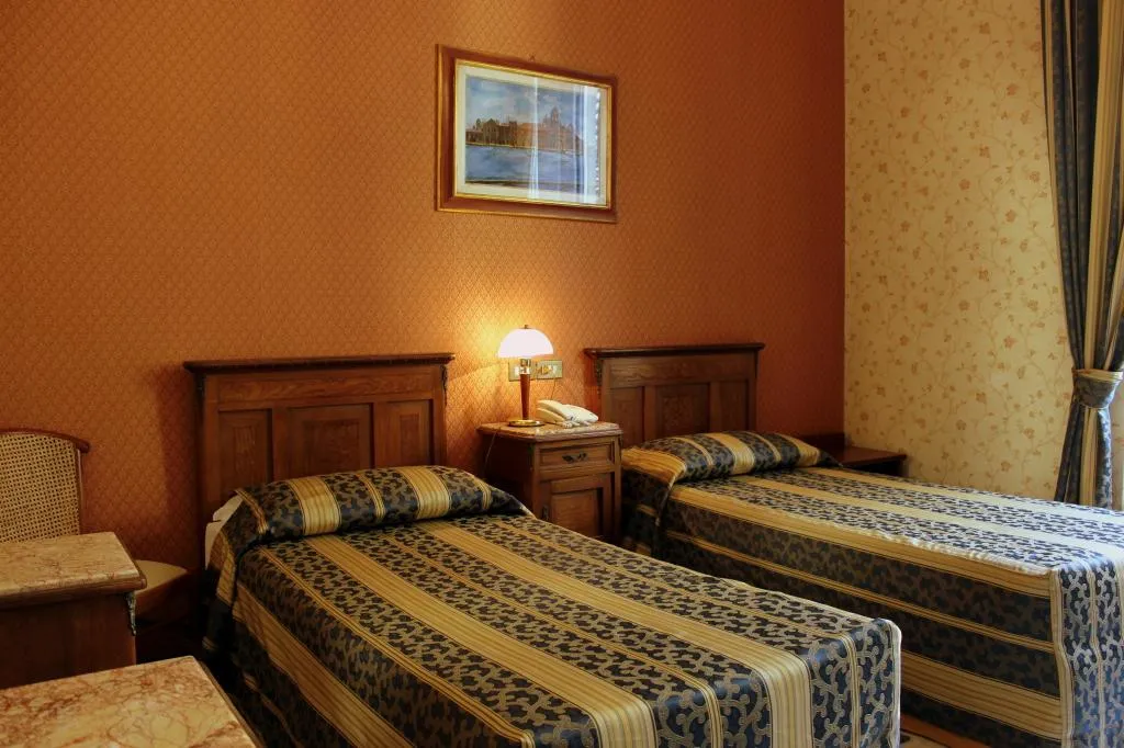 DOUBLE STANDARD Room, Hotel Beatrice, Florence