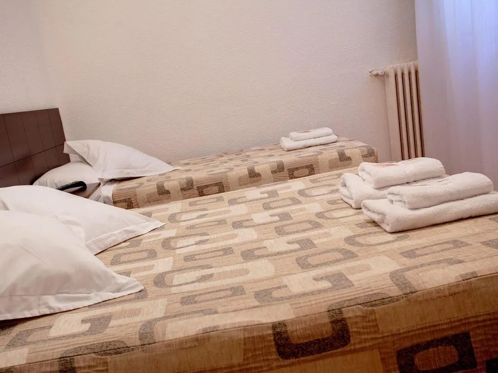 TRIPLE STANDARD Room, Hostal Besaya, Madrid