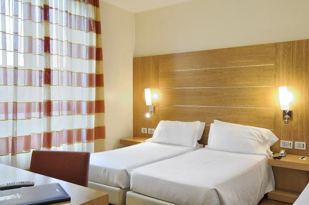 TWIN TWO BEDS Room, Hotel Canada Urban Chic, Milan