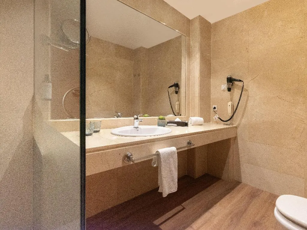 JUNIOR SUITE STANDARD Room, Málaga Alameda Centro Affiliated by Melia, Costa Del Sol