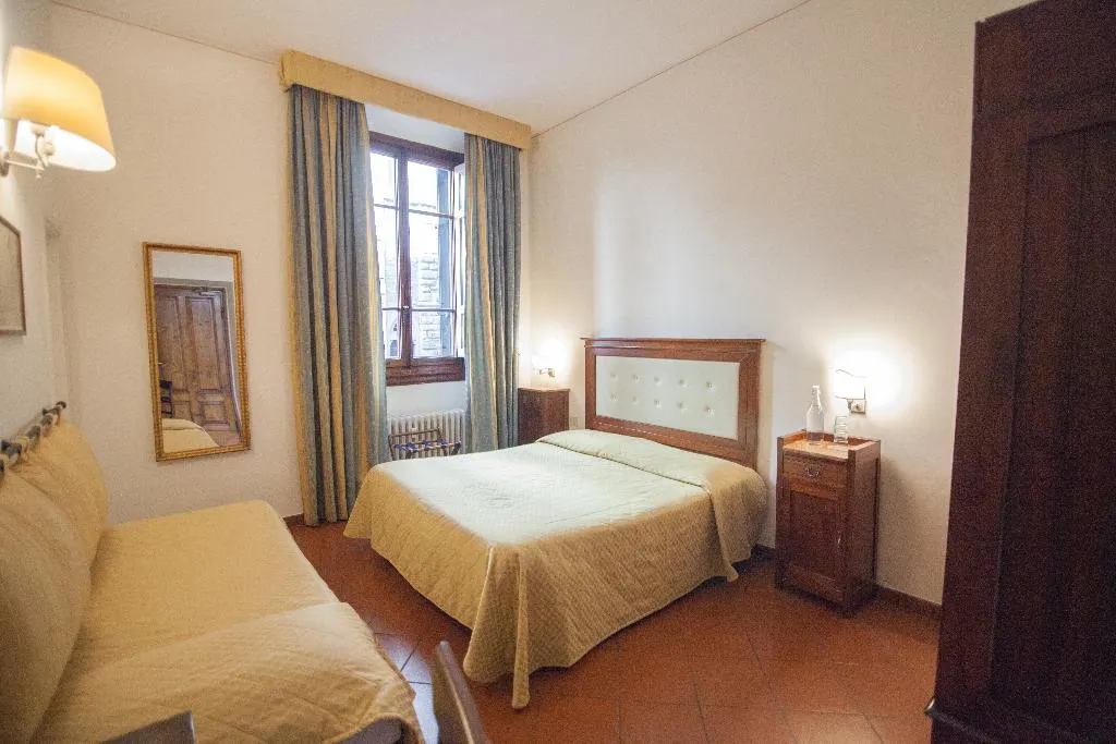 TRIPLE STANDARD Room, Cimabue, Florence