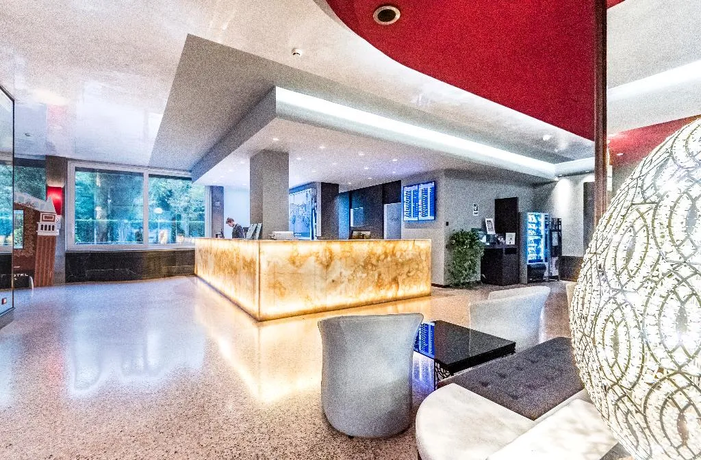 Lobby, Antony, Venice
