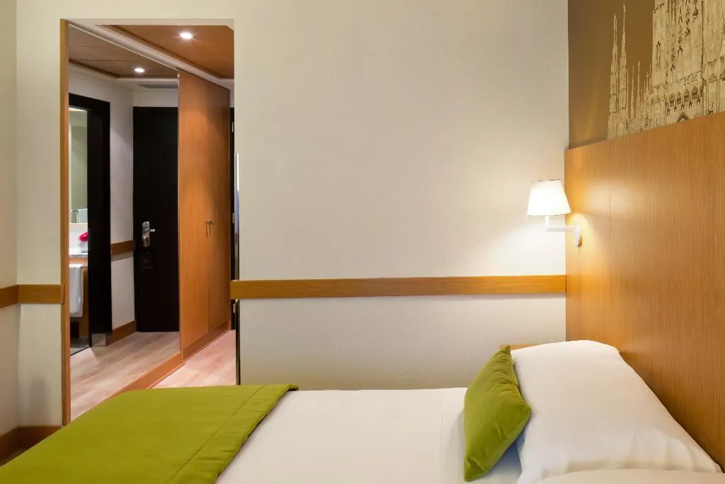 Double or Twin SUPERIOR Room, Starhotels Tourist, Milan