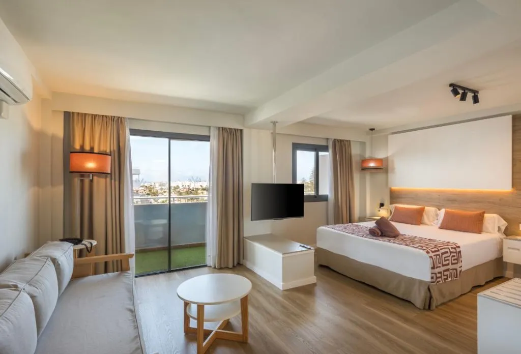 JUNIOR SUITE CAPACITY 4 Room, Hotel LIVVO Anamar Suites, Gran Canaria