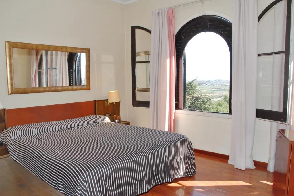 Double or Twin STANDARD Room, El Castell Hotel, Barcelona