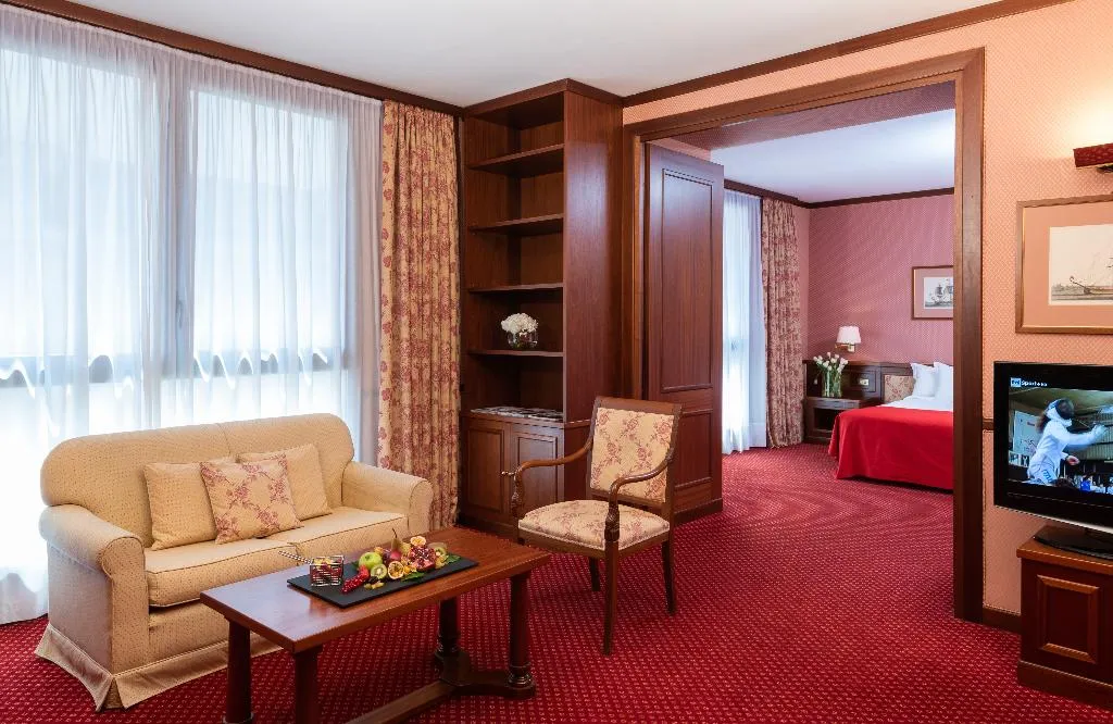 SUITE CAPACITY 4 Room, Leonardo Hotel Milan City Center, Milan
