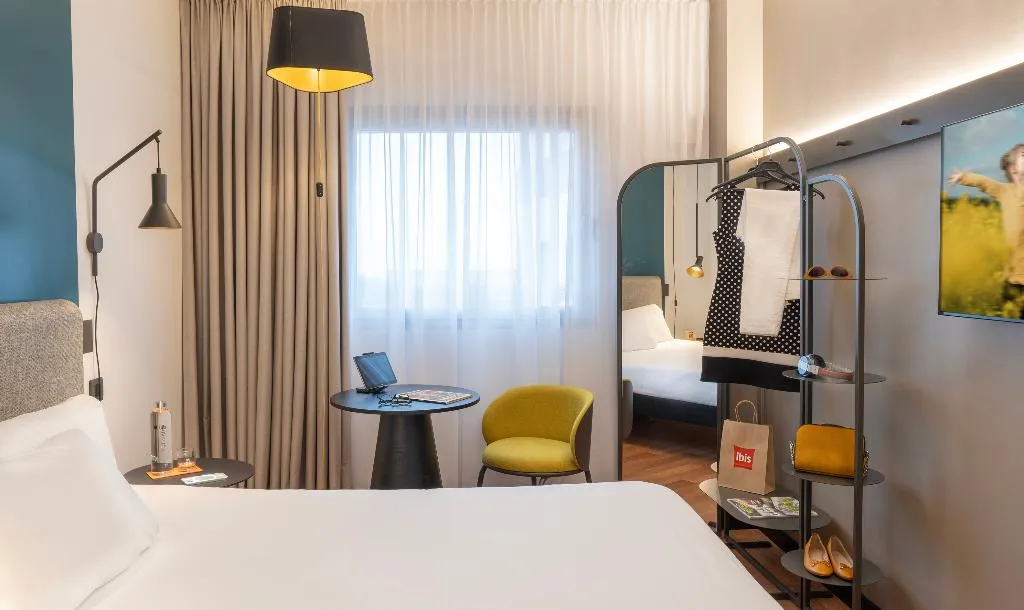 DOUBLE SUPERIOR WITH DOUBLE BED Room, Ibis Madrid Aeropuerto Barajas, Madrid