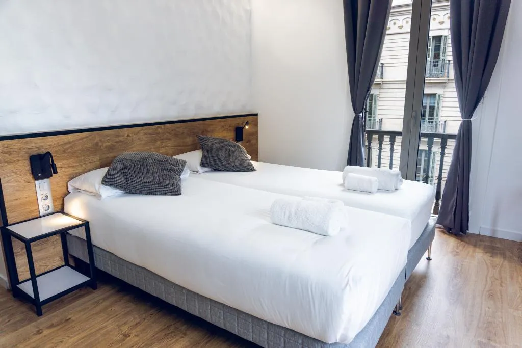 TWIN SUPERIOR WITH VIEWS Room, Fontanella Green House, Barcelona