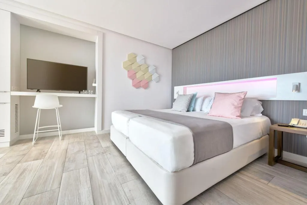 TWIN WITH TERRACE Room, Hotel Garbi Ibiza & Spa, Ibiza