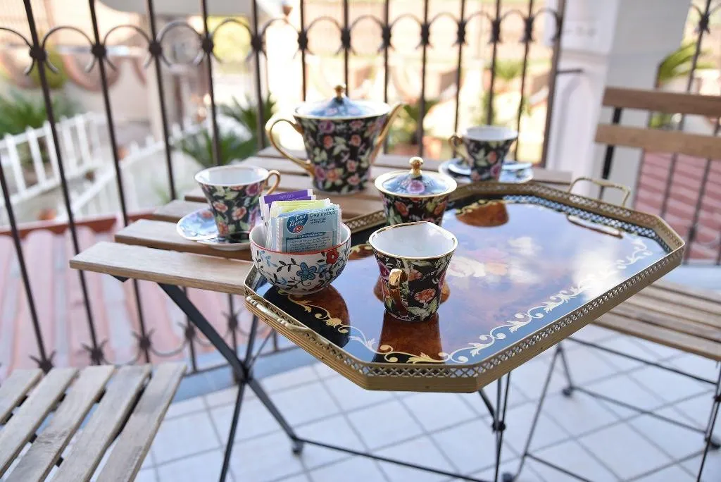 Room, B&B Le Cycas, Naples