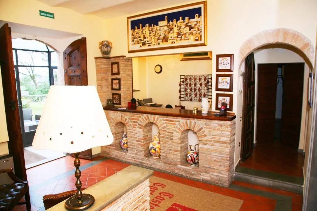 Lobby, Castello Cortevecchio, Umbria