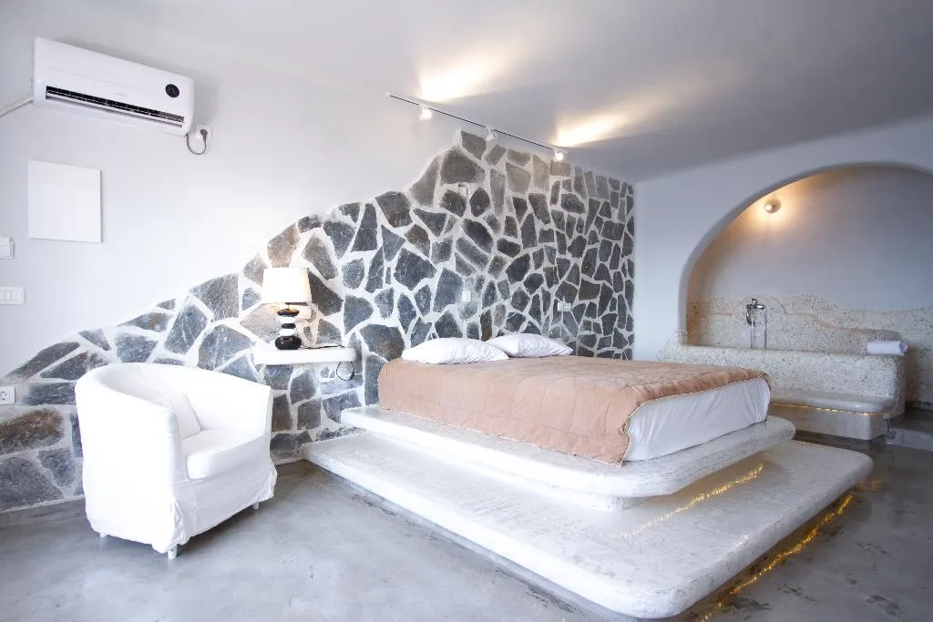 SUITE EXECUTIVE SEA VIEW Room, Suites of the Gods Cave Spa, Santorini