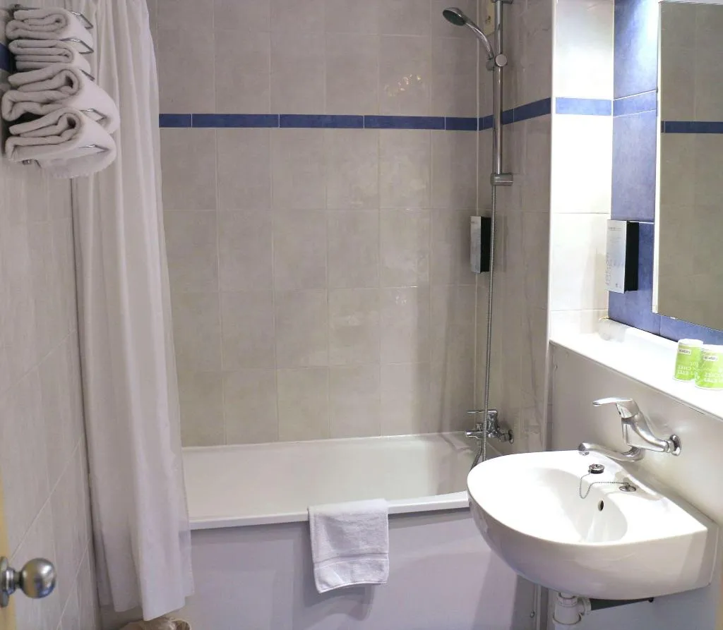 TRIPLE STANDARD Room, Travelodge Barcelona del Vallès, Barcelona