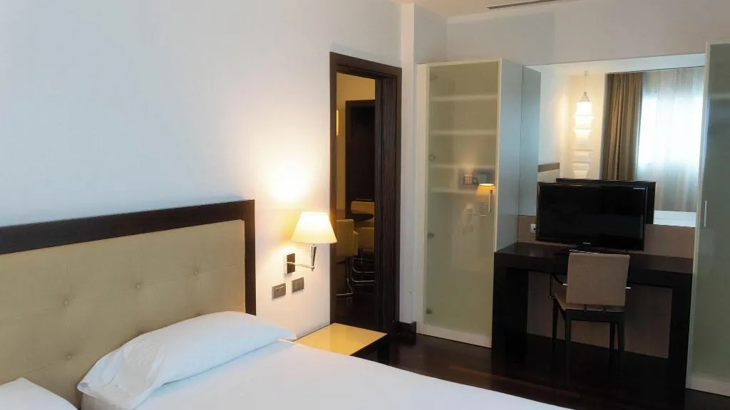 FAMILY ROOM THREE BEDS Room, Cruise, Milan
