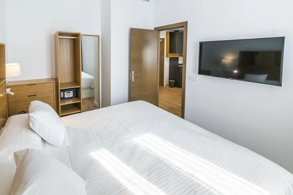 Room, Aquitania Home Suites, Seville
