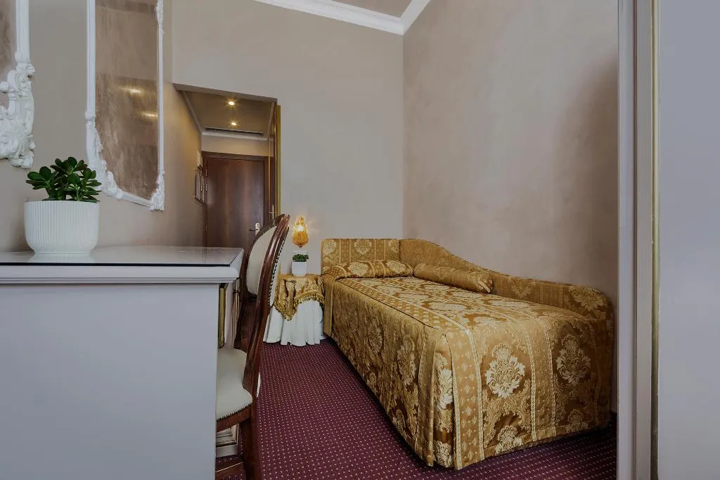 SINGLE STANDARD Room, Pausania, Venice