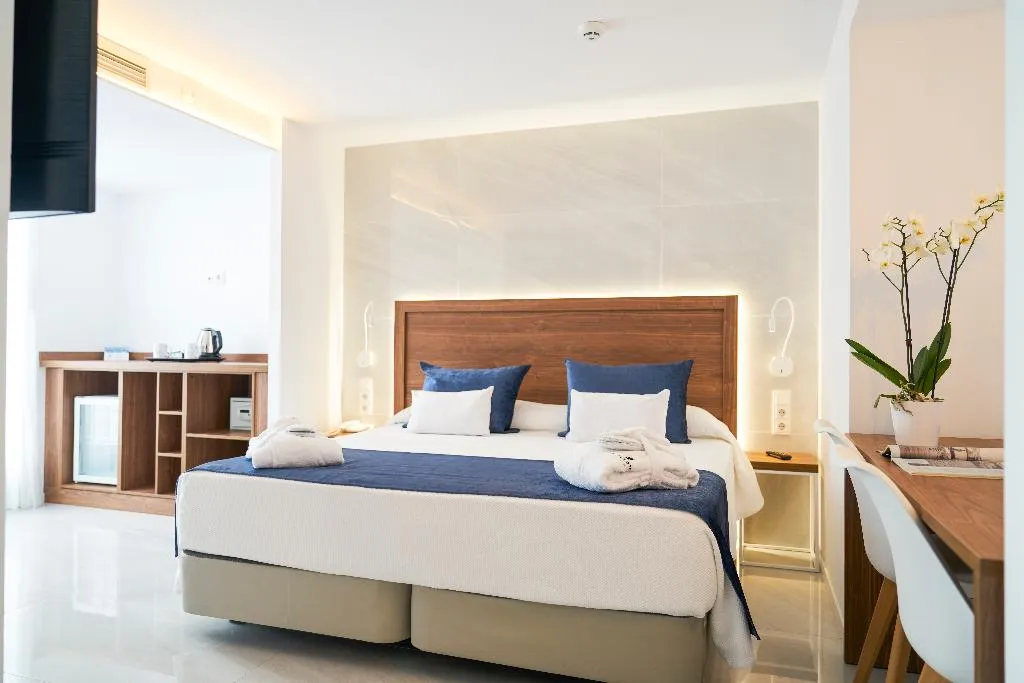 SUITE STANDARD Room, Eurostars Puerto de Ibiza, Ibiza