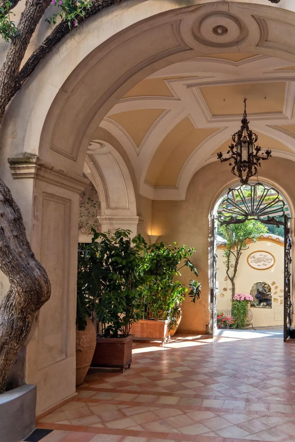 Lobby, Palazzo Murat, Naples