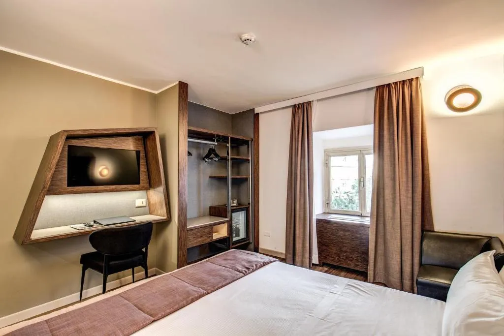 DOUBLE SUPERIOR Room, Al Manthia Hotel, Rome